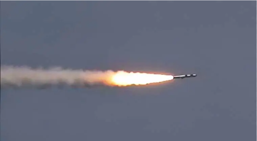 Từ tên lửa BrahMos đến cánh cửa rộng mở của ngành công nghiệp quốc phòng Ấn Độ